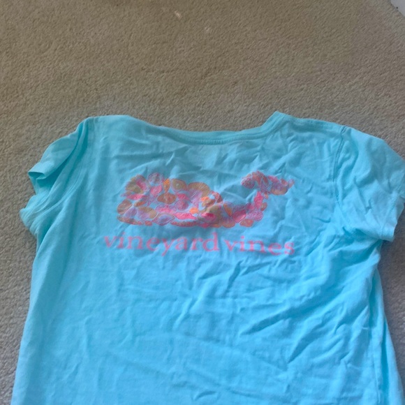 Vineyard vines shirt. - Picture 2 of 3